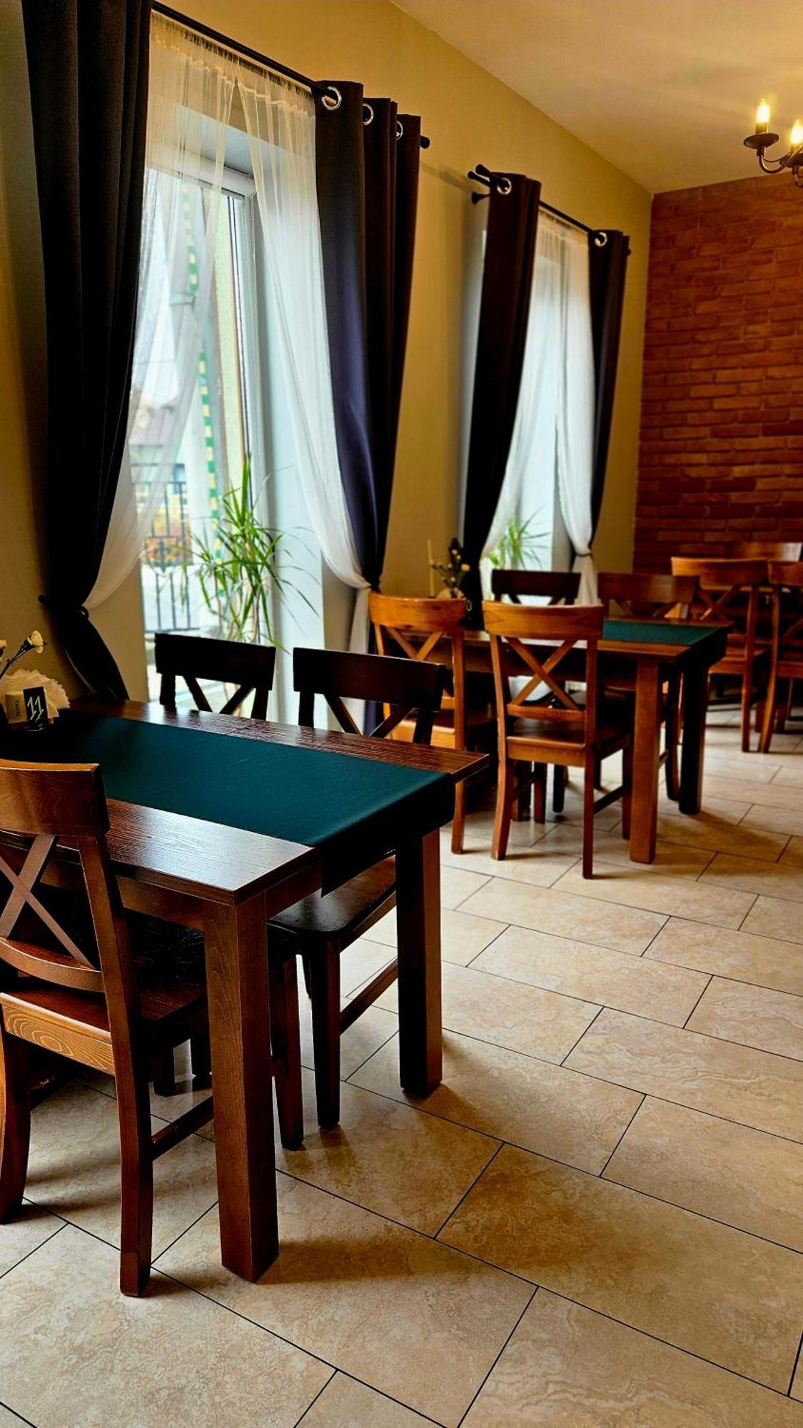 Gosciniec Pod Lilijka Hotel Podzamcze  Екстериор снимка